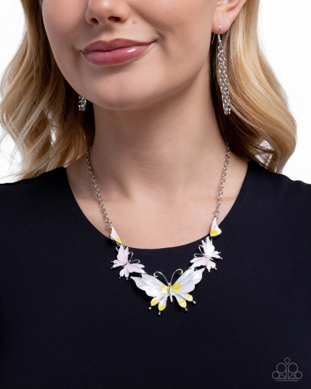 eight-dollar-jewelry-floating-feature-yellow-necklace-paparazzi-accessories
