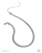 eight-dollar-jewelry-herringbone-haute-silver-necklace-paparazzi-accessories