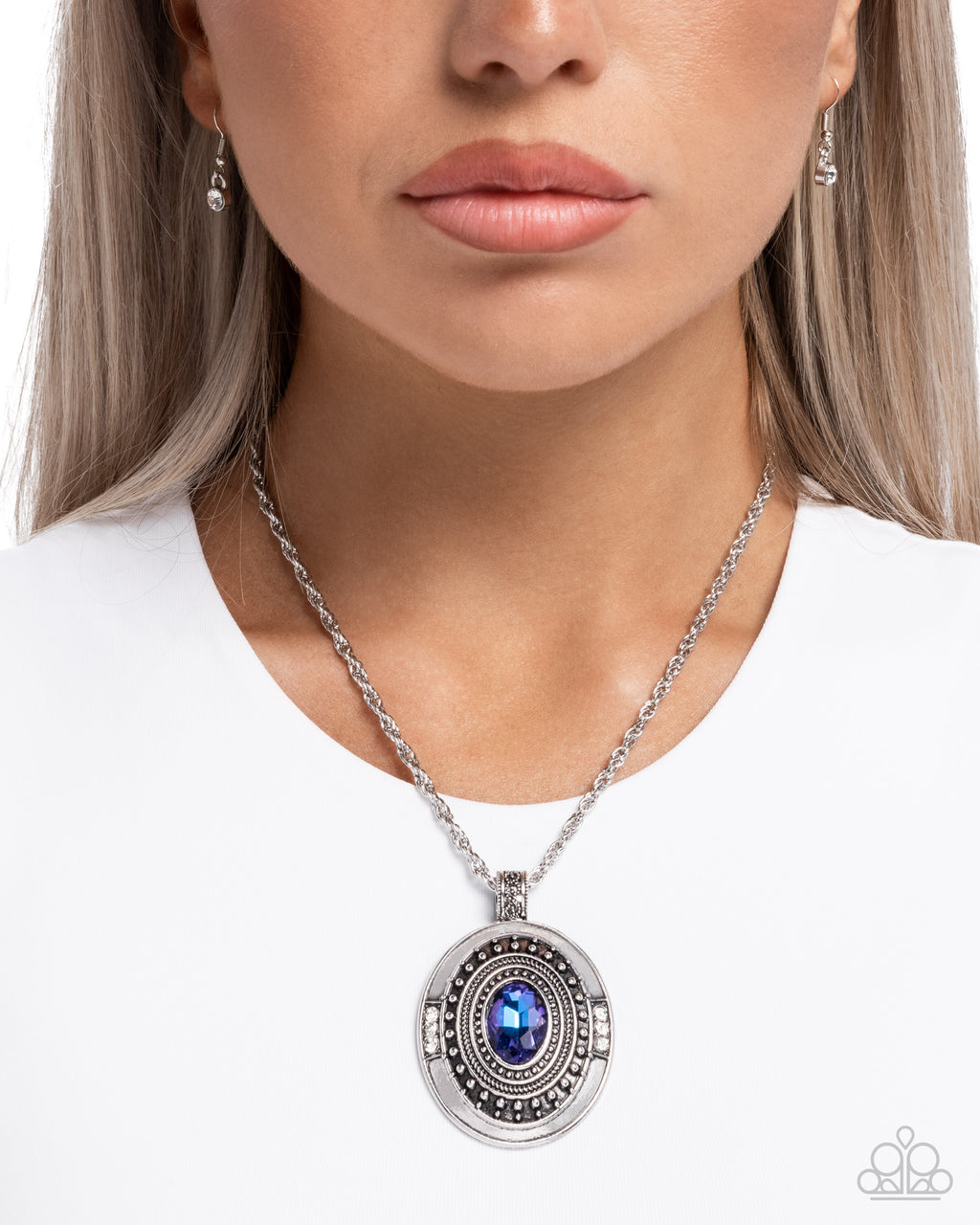eight-dollar-jewelry-leading-luminescence-blue-necklace-paparazzi-accessories