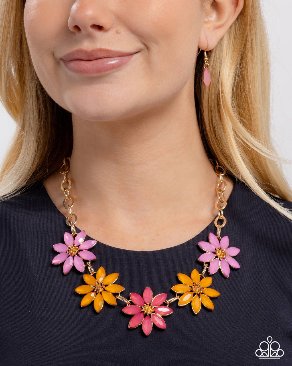 eight-dollar-jewelry-first-date-flowers-multi-necklace-paparazzi-accessories
