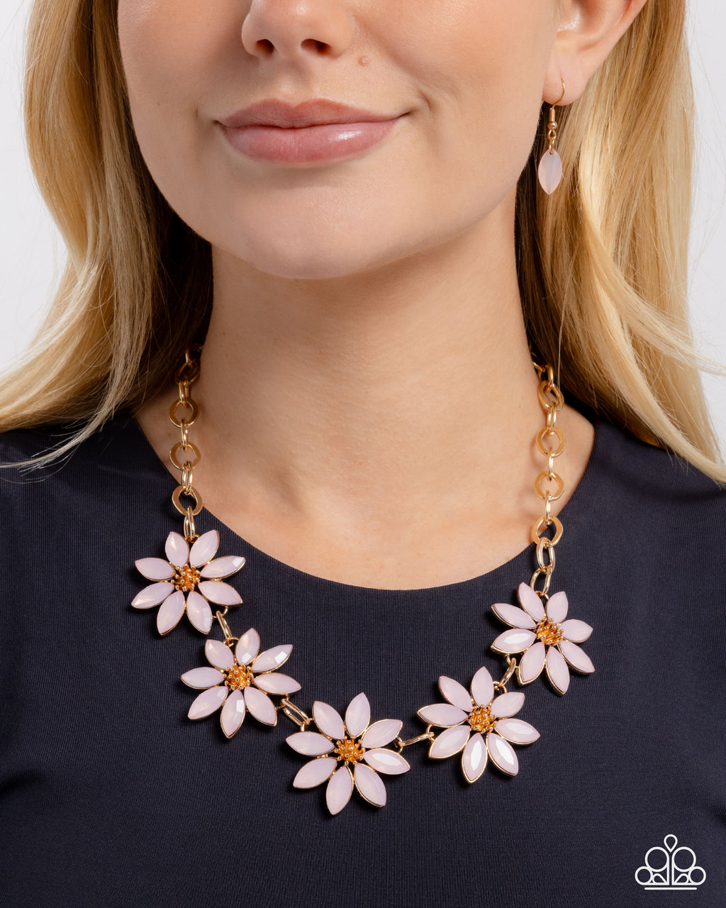 eight-dollar-jewelry-first-date-flowers-pink-necklace-paparazzi-accessories
