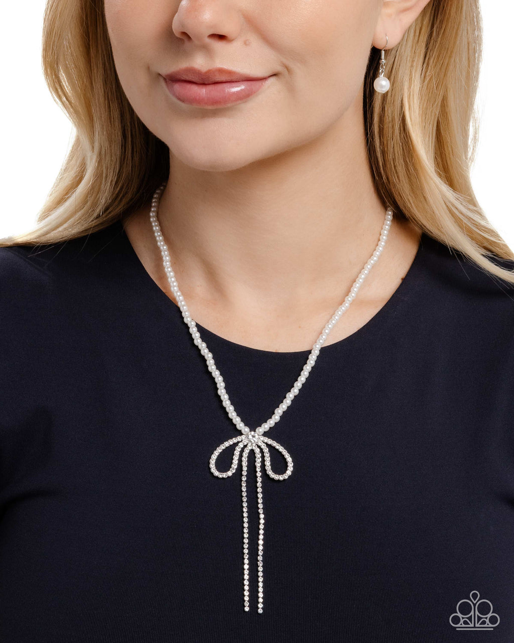 eight-dollar-jewelry-grace-and-favor-white-necklace-paparazzi-accessories
