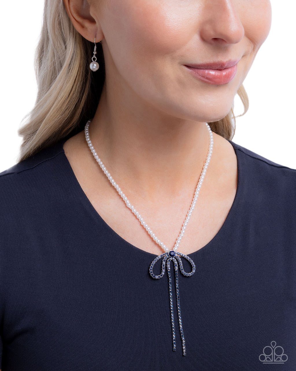 eight-dollar-jewelry-grace-and-favor-blue-necklace-paparazzi-accessories