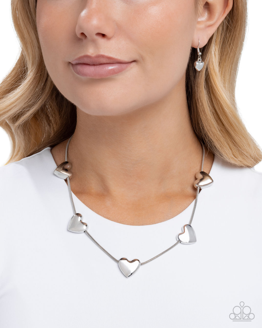 eight-dollar-jewelry-group-date-silver-necklace-paparazzi-accessories