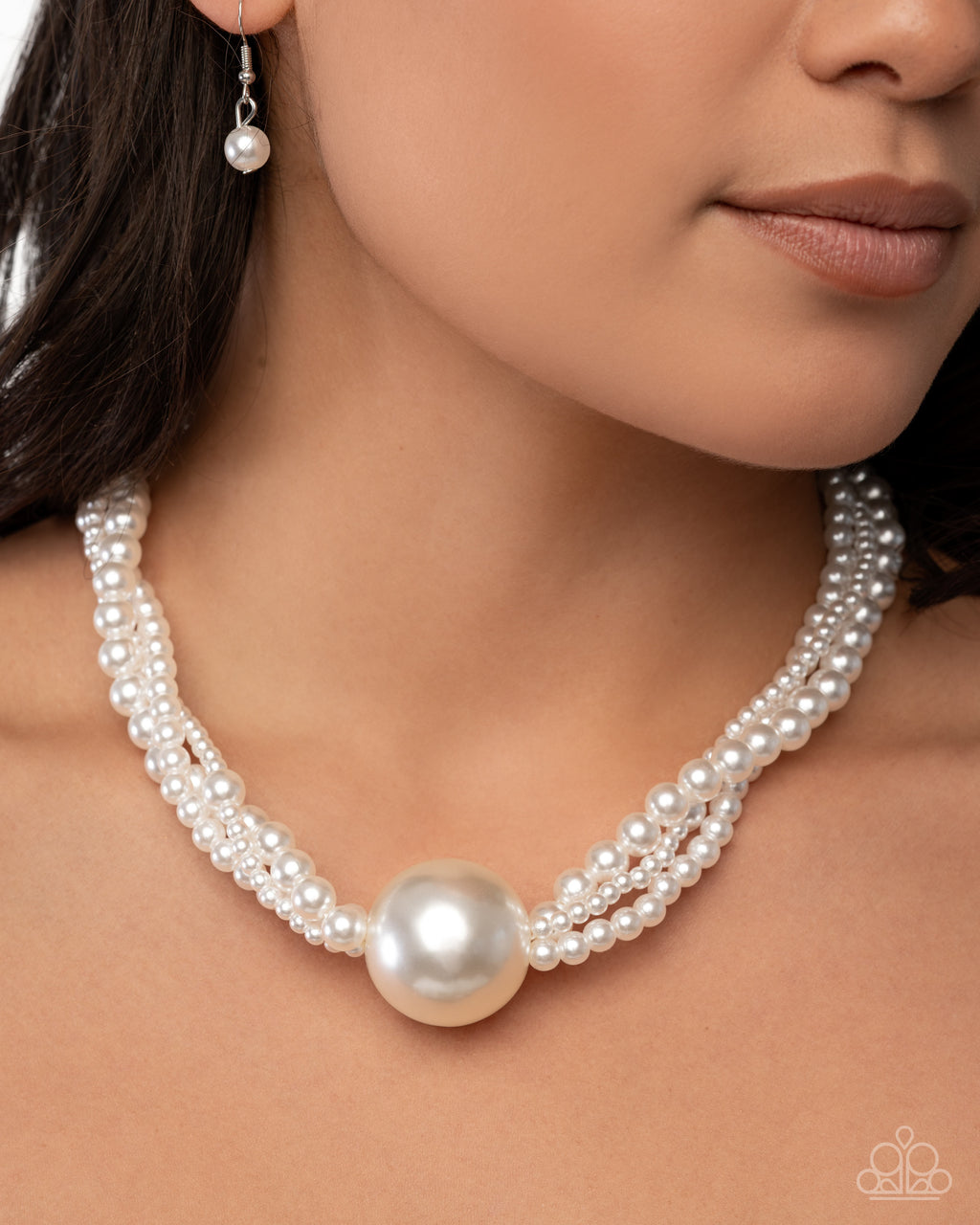 eight-dollar-jewelry-polished-professional-white-necklace-paparazzi-accessories