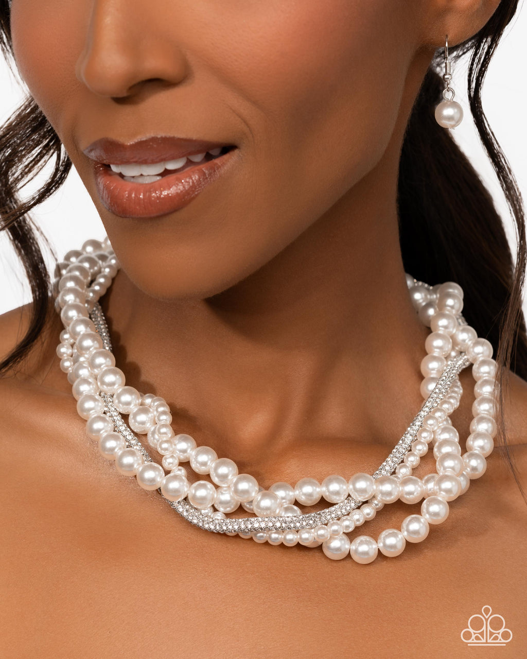 eight-dollar-jewelry-pearl-pinnacle-white-necklace-paparazzi-accessories