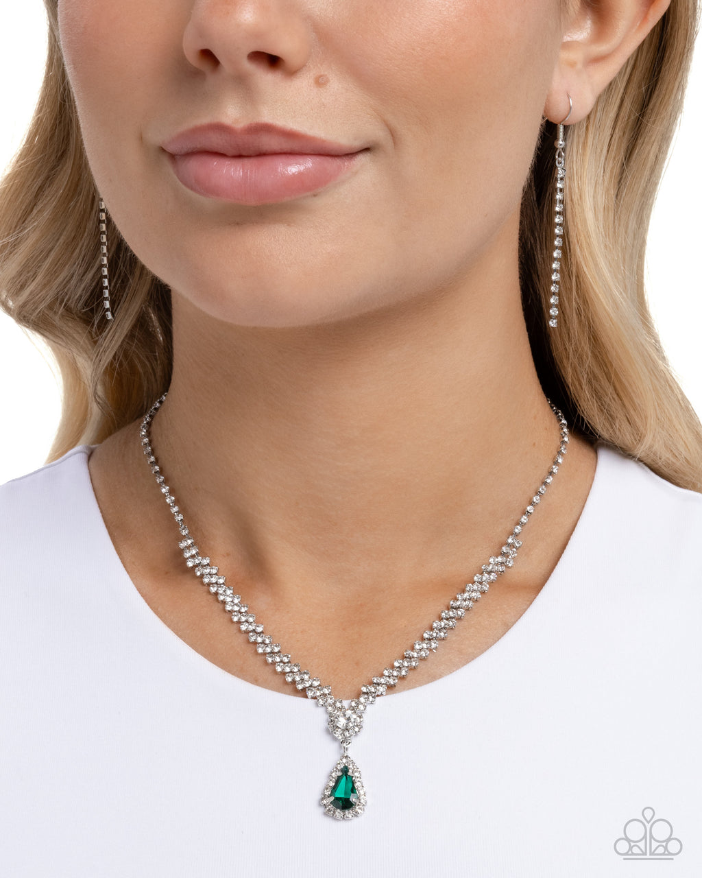 eight-dollar-jewelry-teardrop-trimming-green-necklace-paparazzi-accessories