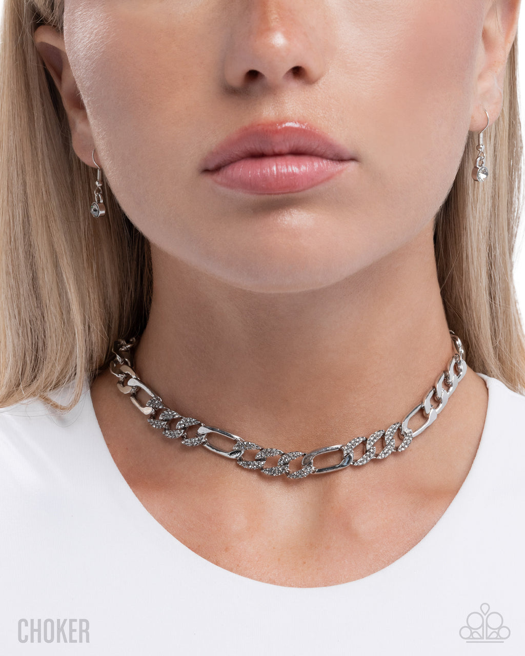 eight-dollar-jewelry-daring-delight-silver-necklace-paparazzi-accessories