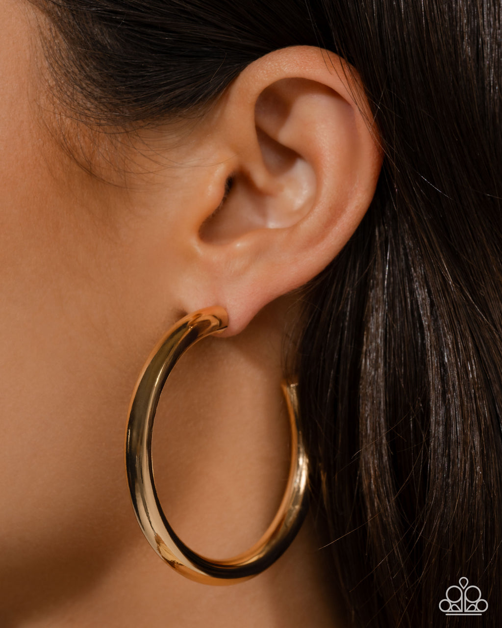 eight-dollar-jewelry-sinuous-sheen-gold-earrings-paparazzi-accessories