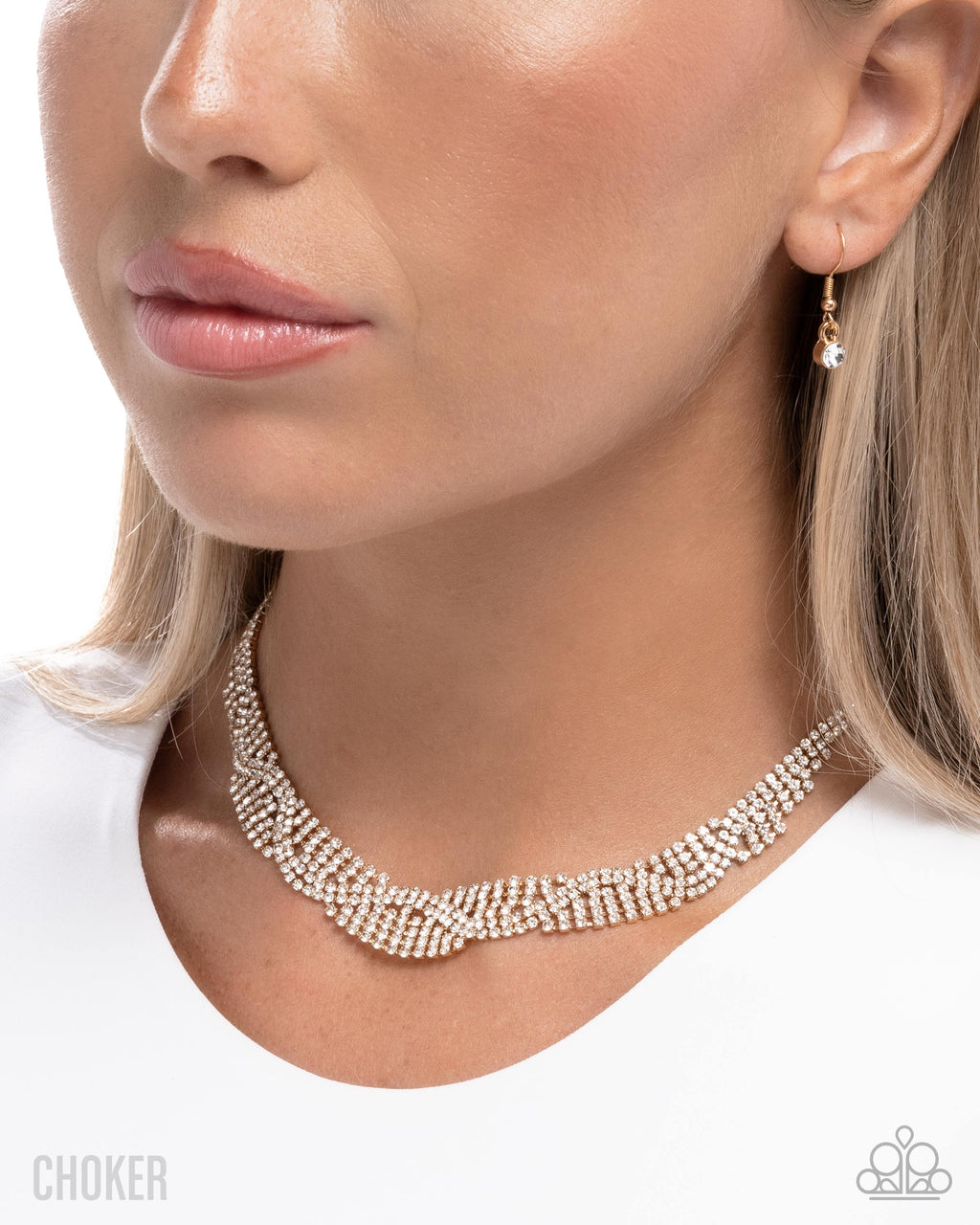 eight-dollar-jewelry-scintillating-stardust-gold-necklace-paparazzi-accessories