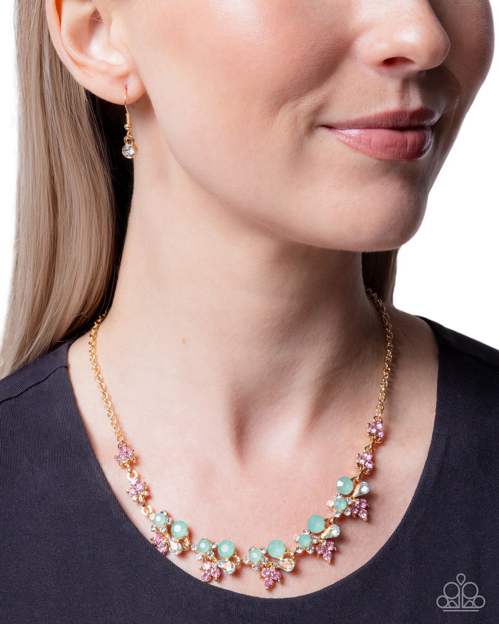 eight-dollar-jewelry-clustered-cabaret-green-necklace-paparazzi-accessories