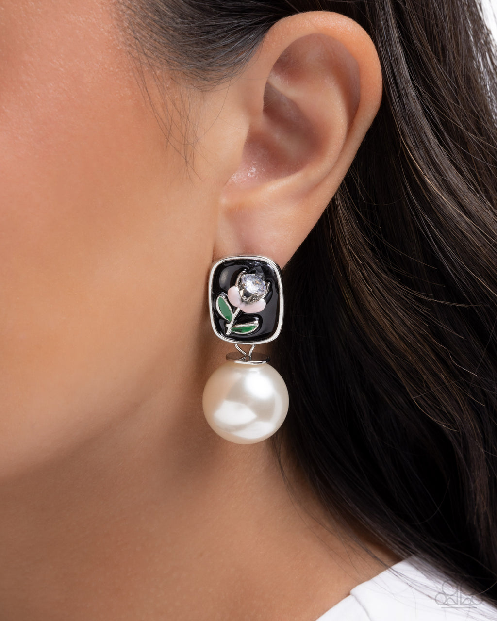 eight-dollar-jewelry-malibu-modesty-black-post earrings-paparazzi-accessories