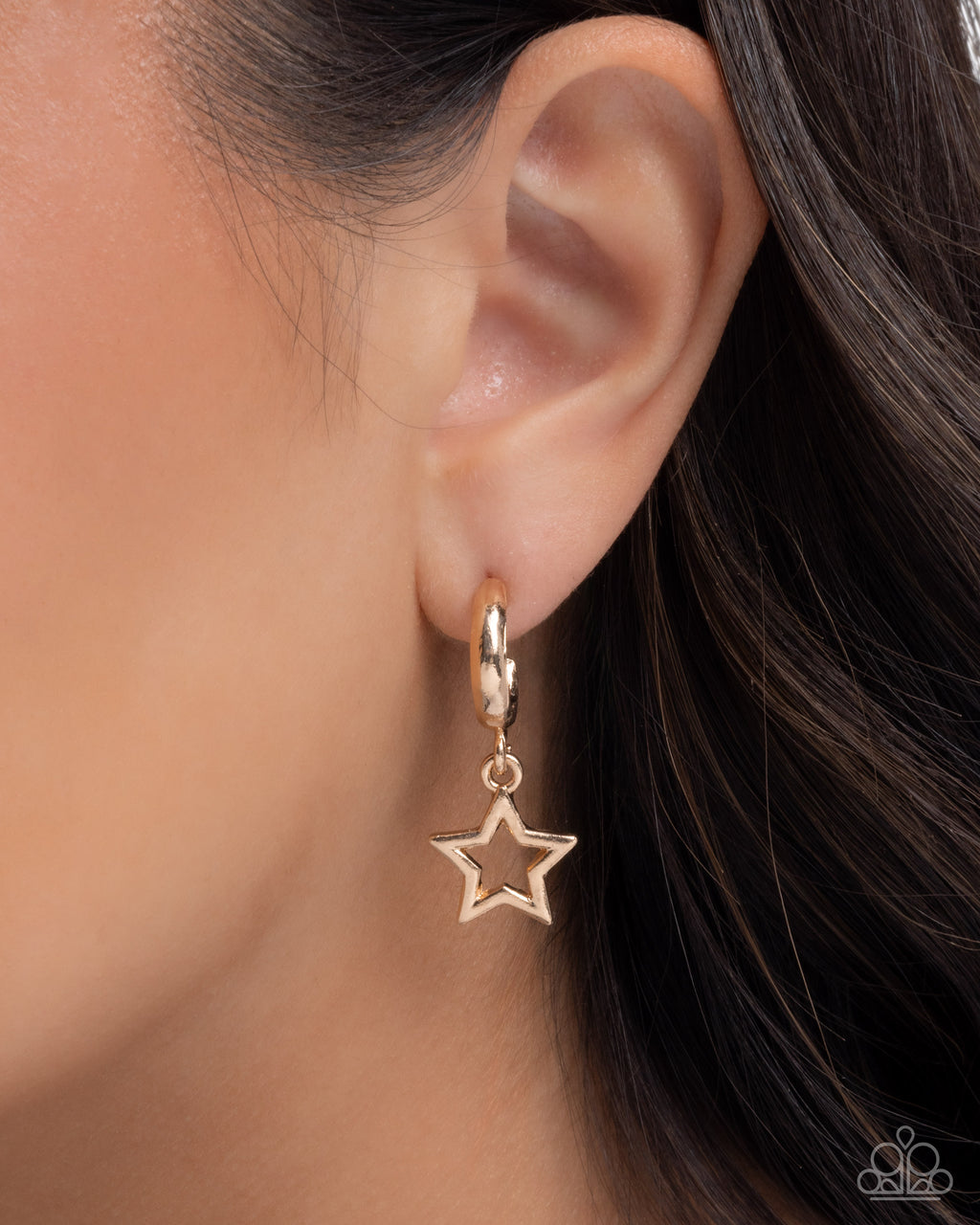 eight-dollar-jewelry-stellar-start-gold-earrings-paparazzi-accessories