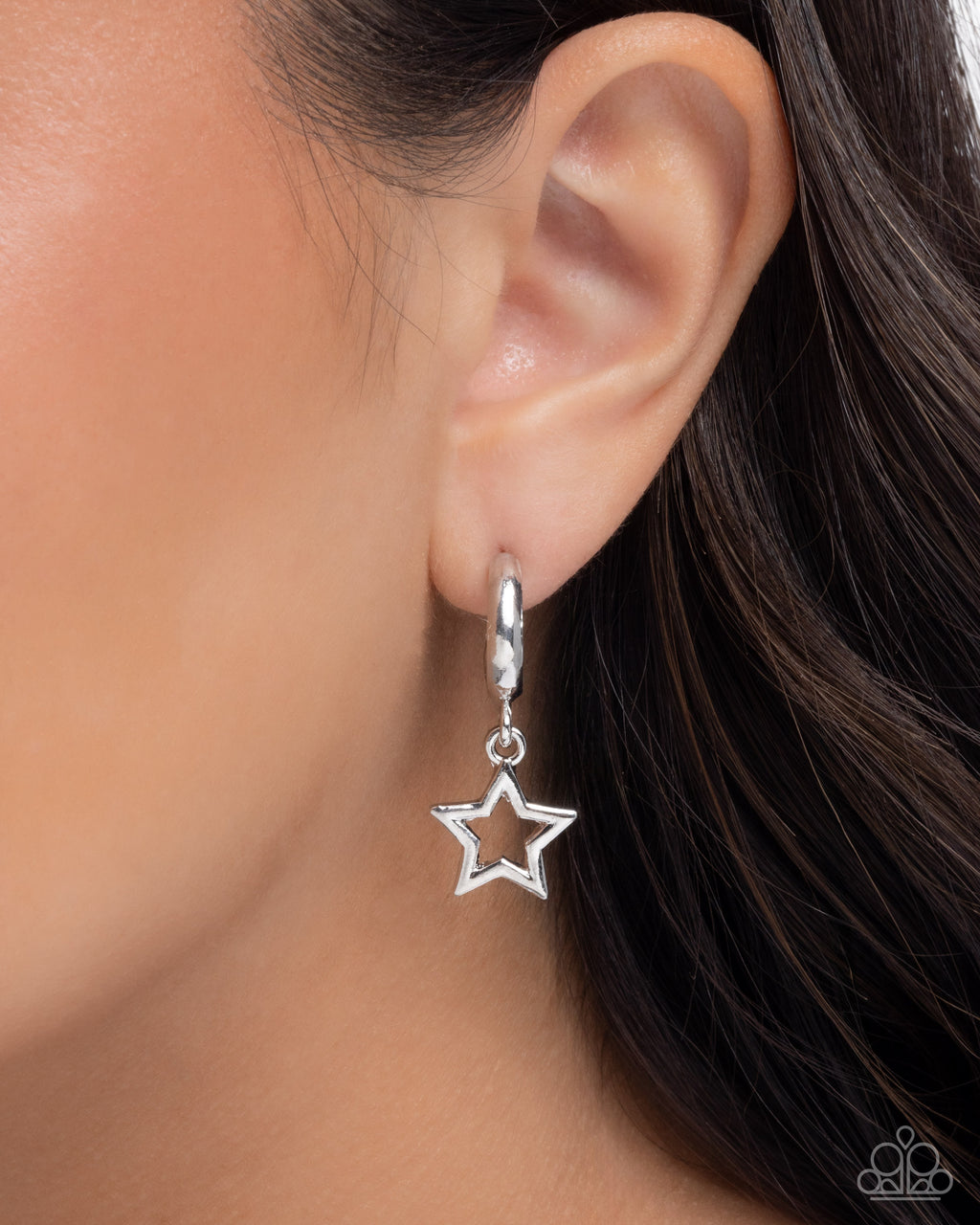 eight-dollar-jewelry-stellar-start-silver-earrings-paparazzi-accessories