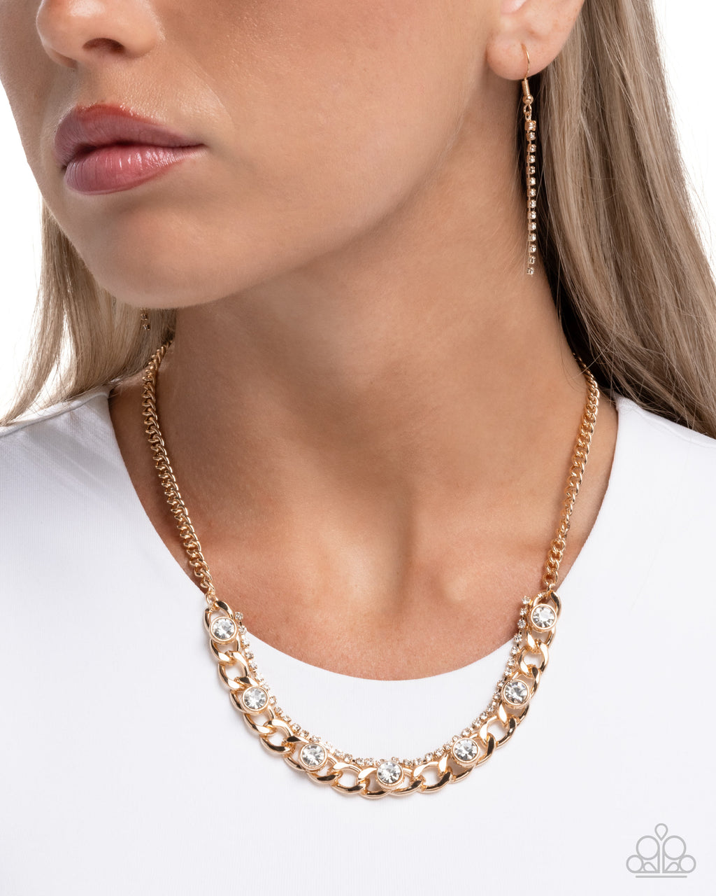 eight-dollar-jewelry-sassy-sensation-gold-necklace-paparazzi-accessories
