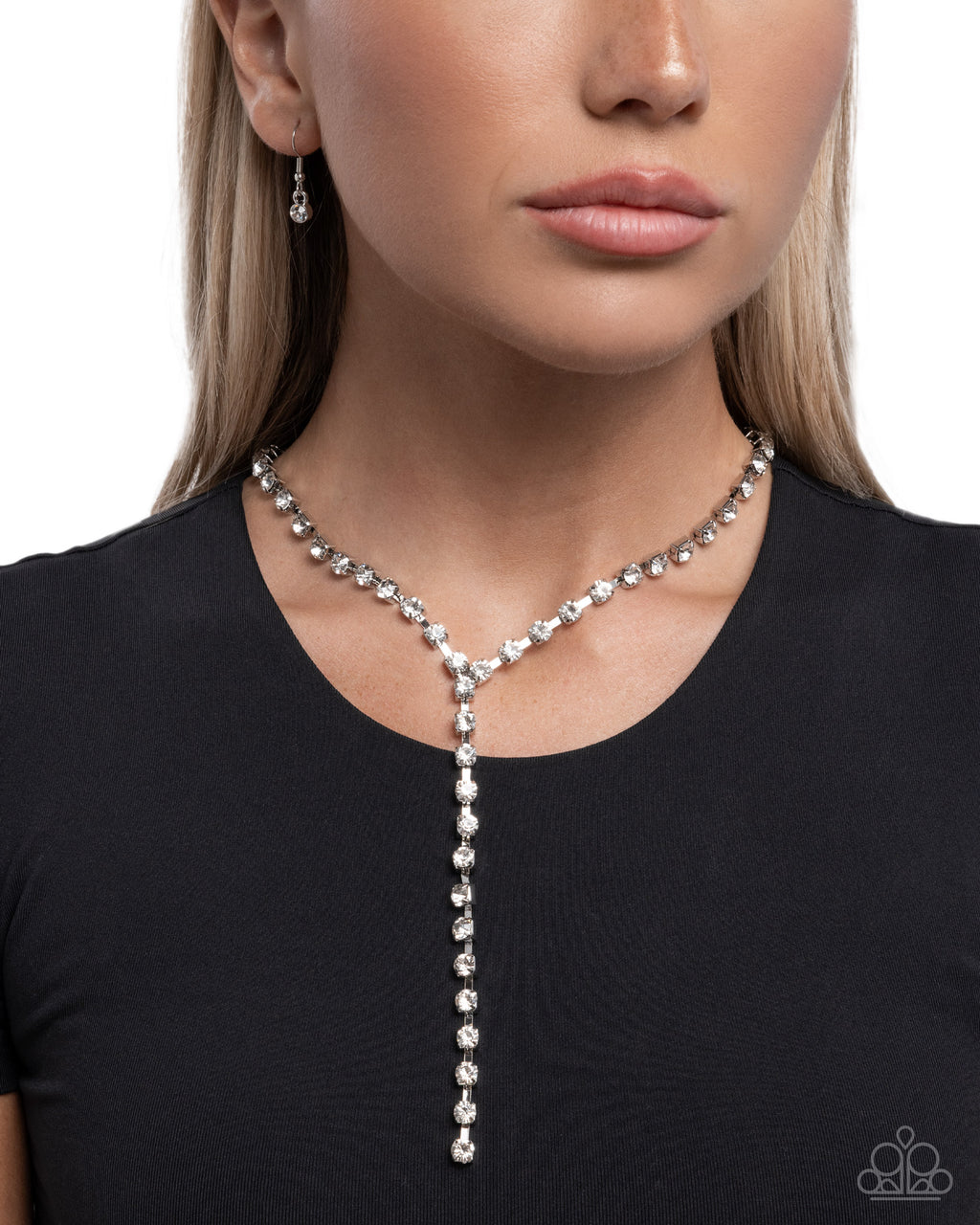 eight-dollar-jewelry-reasonably-refined-white-necklace-paparazzi-accessories