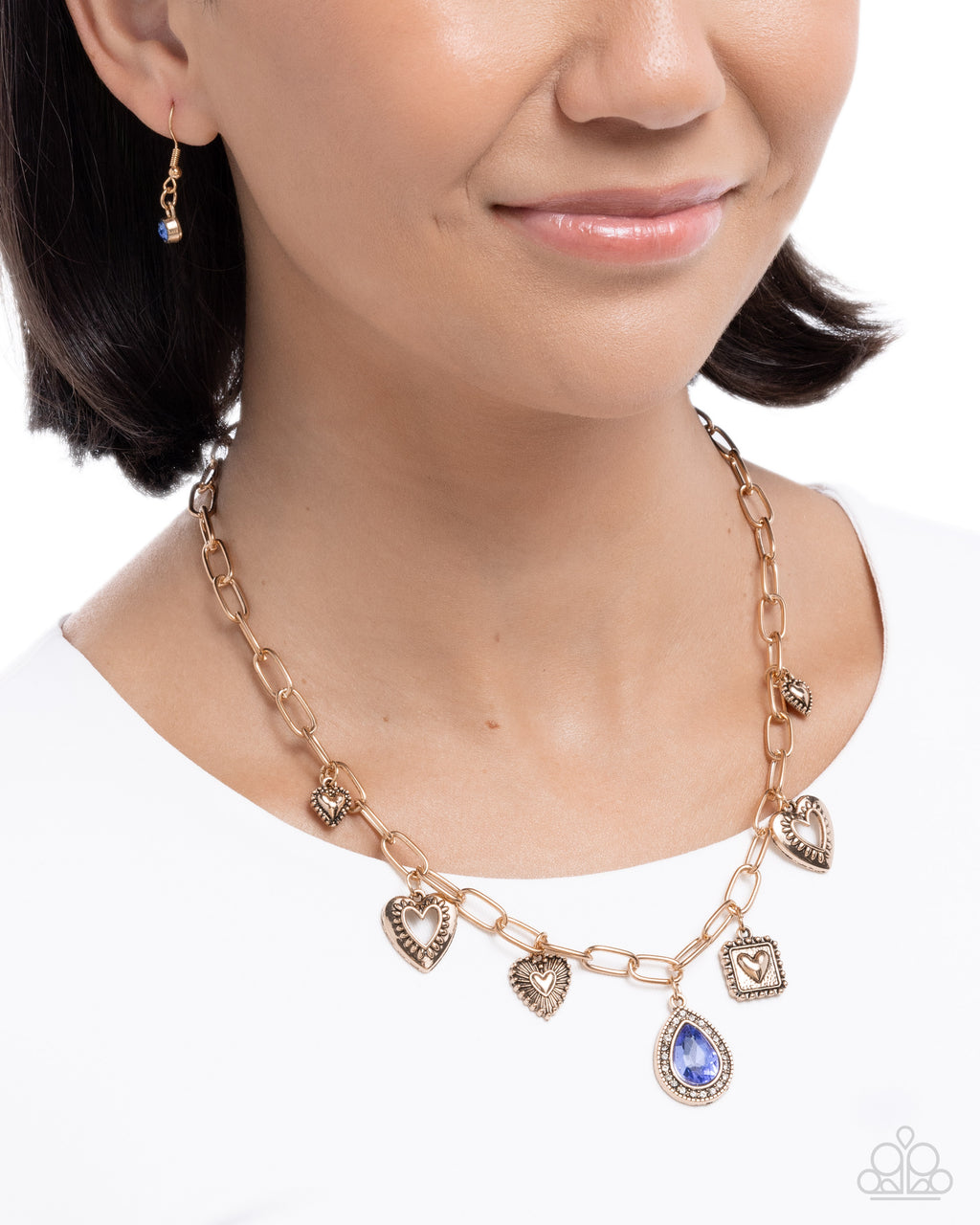 eight-dollar-jewelry-flirtatious-framing-blue-necklace-paparazzi-accessories