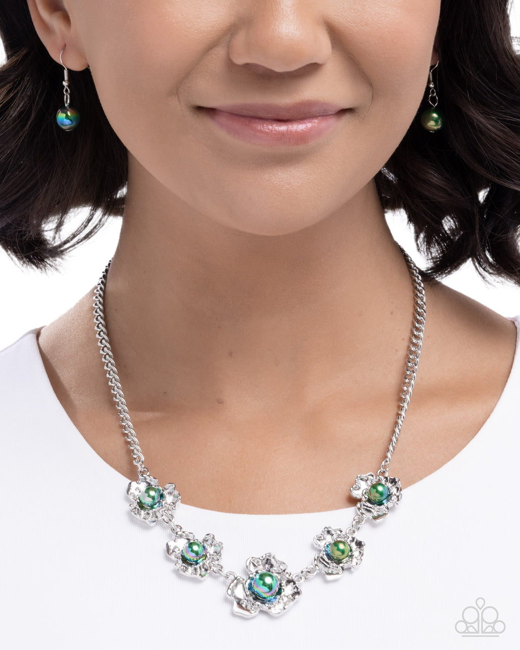 eight-dollar-jewelry-blooming-bustle-green-necklace-paparazzi-accessories
