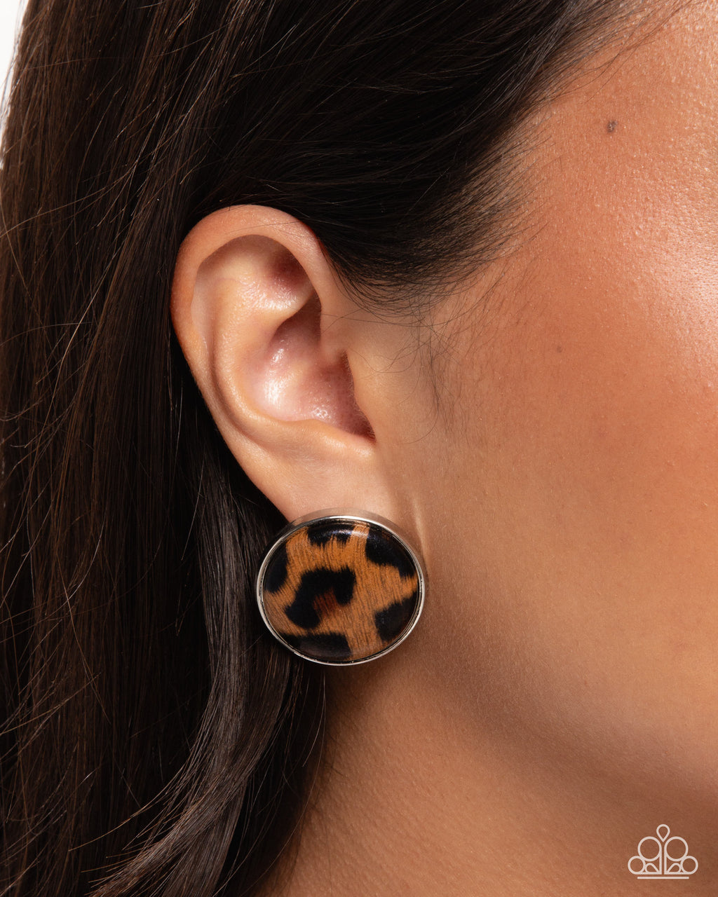 eight-dollar-jewelry-cheetah-centerpiece-brown-post earrings-paparazzi-accessories