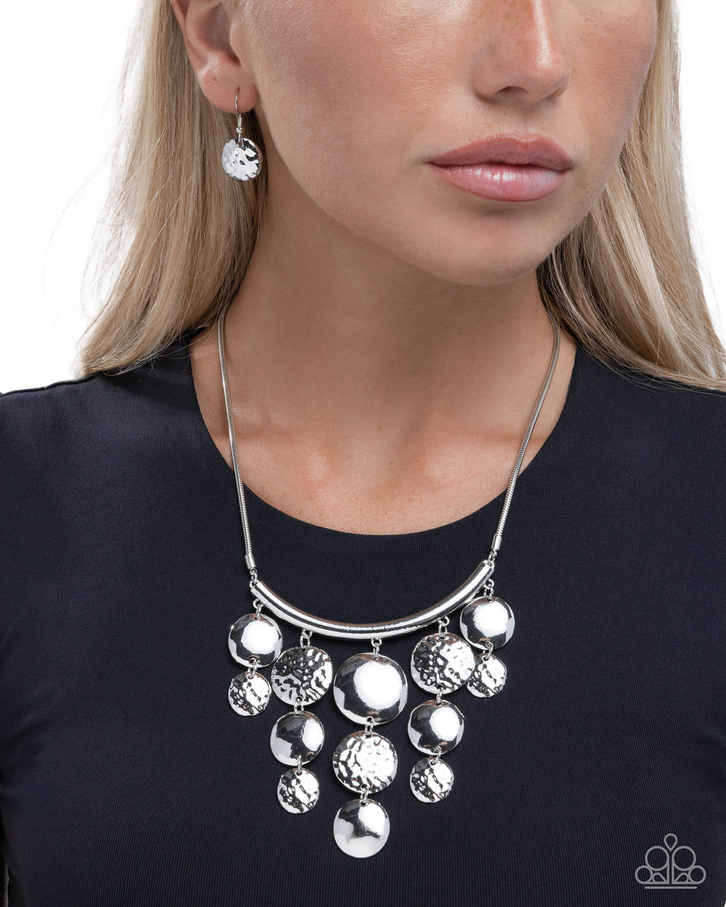eight-dollar-jewelry-easygoing-element-silver-necklace-paparazzi-accessories