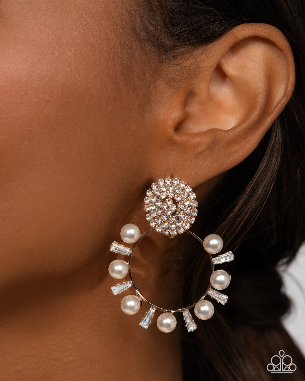 eight-dollar-jewelry-wistfully-waltzing-gold-post earrings-paparazzi-accessories