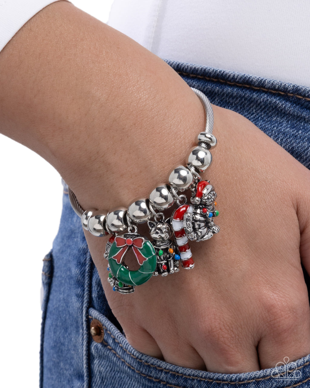 eight-dollar-jewelry-christmas-creatures-multi-bracelet-paparazzi-accessories