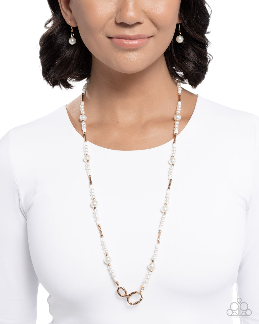 eight-dollar-jewelry-strategic-shells-gold-necklace-paparazzi-accessories