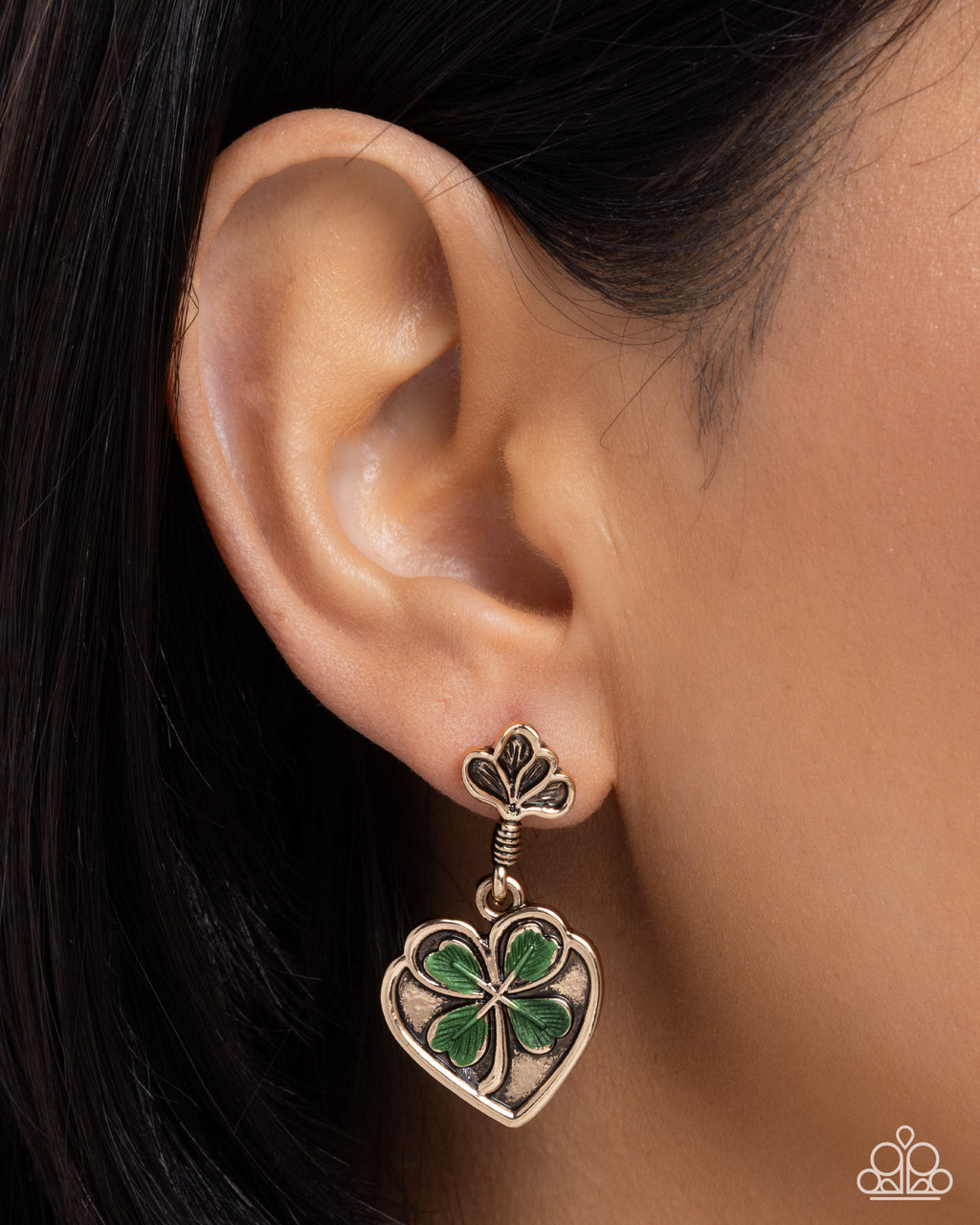 eight-dollar-jewelry-confident-clover-green-post earrings-paparazzi-accessories
