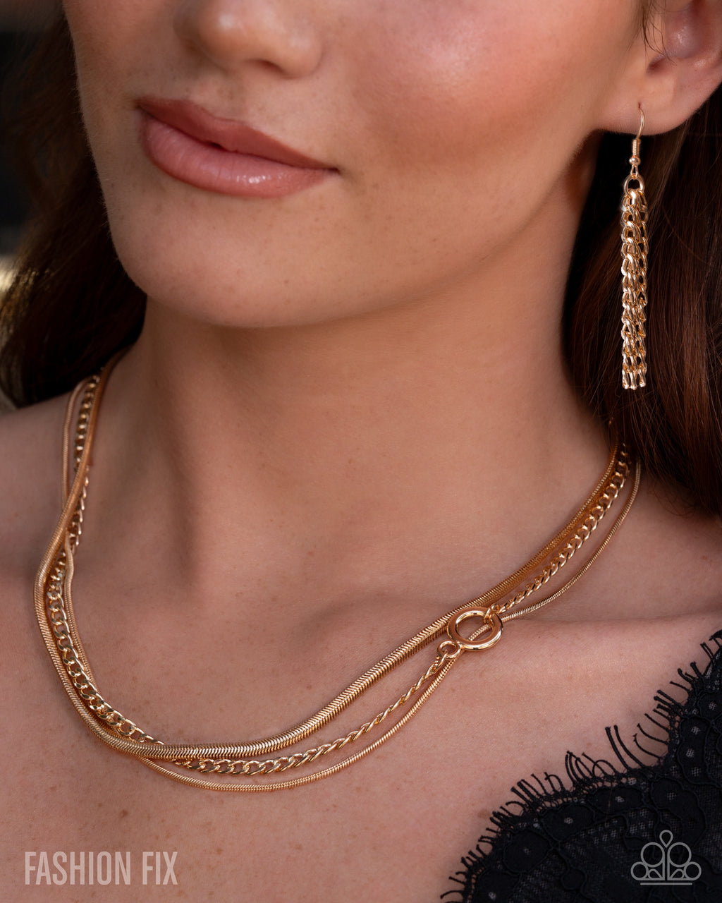 eight-dollar-jewelry-chic-intuition-gold-necklace-paparazzi-accessories