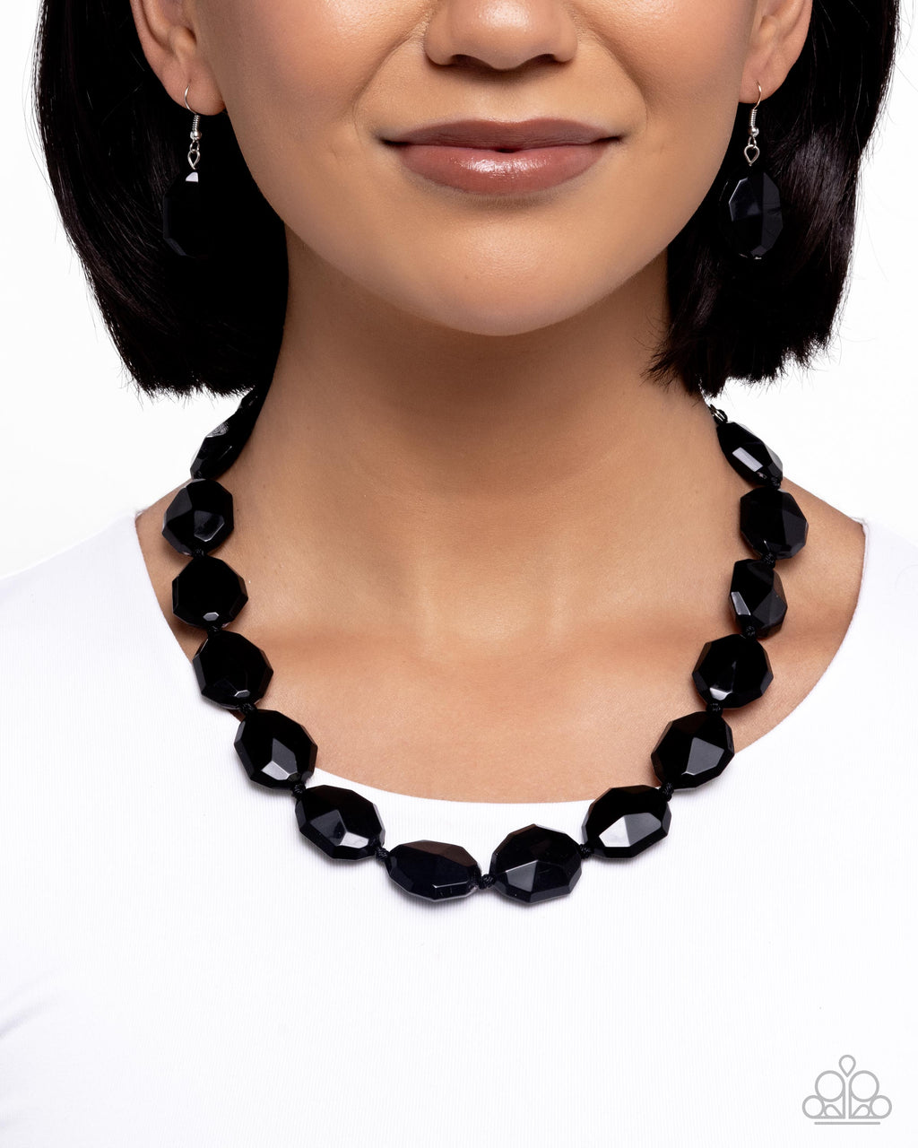 eight-dollar-jewelry-playful-plan-black-necklace-paparazzi-accessories