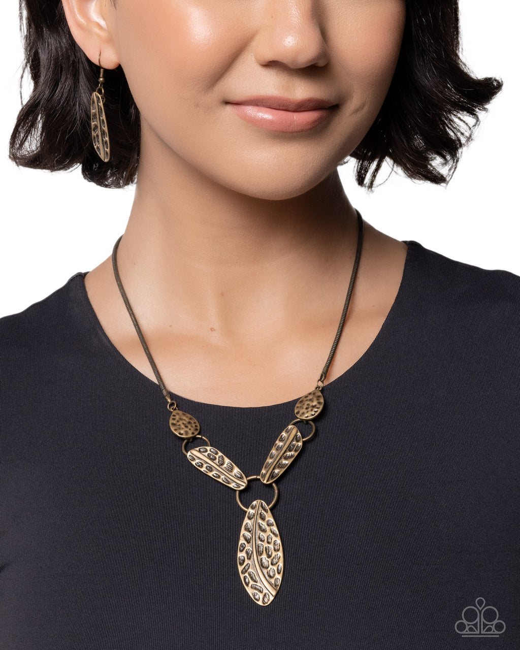 eight-dollar-jewelry-handcrafted-hierarchy-brass-necklace-paparazzi-accessories