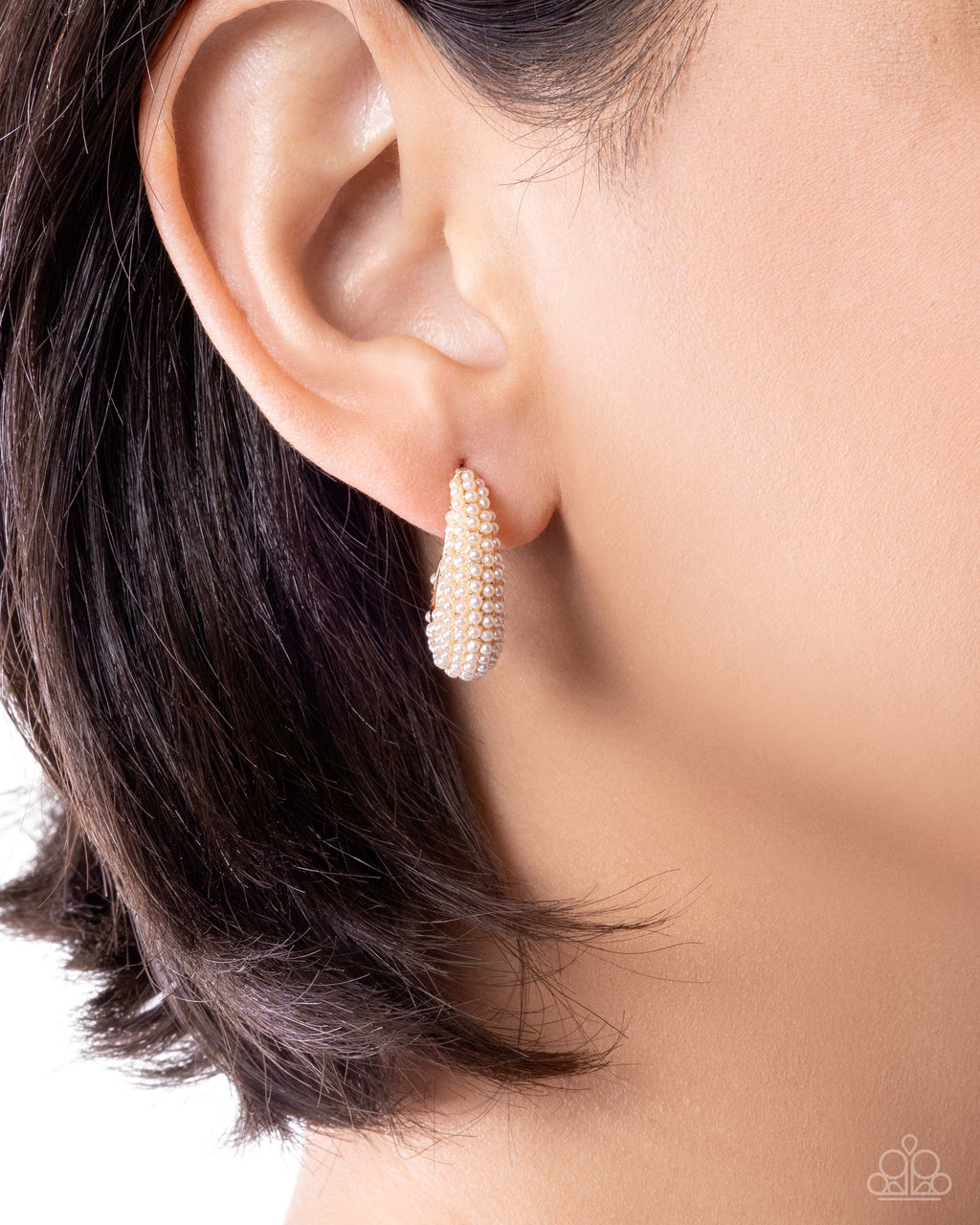 eight-dollar-jewelry-particular-pearls-gold-earrings-paparazzi-accessories
