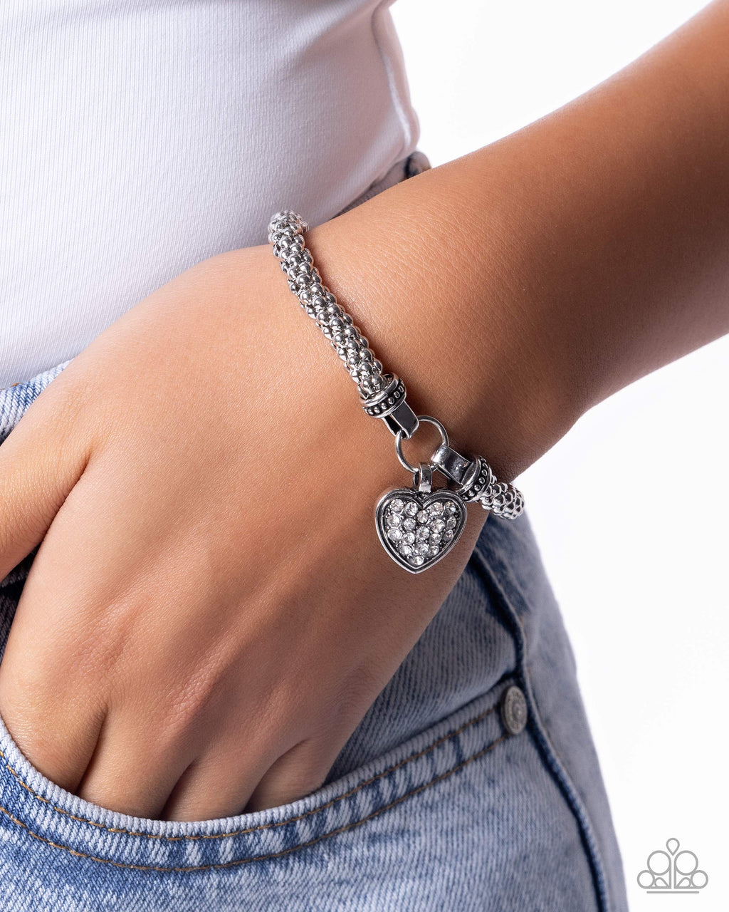 eight-dollar-jewelry-heartfelt-hostess-white-bracelet-paparazzi-accessories