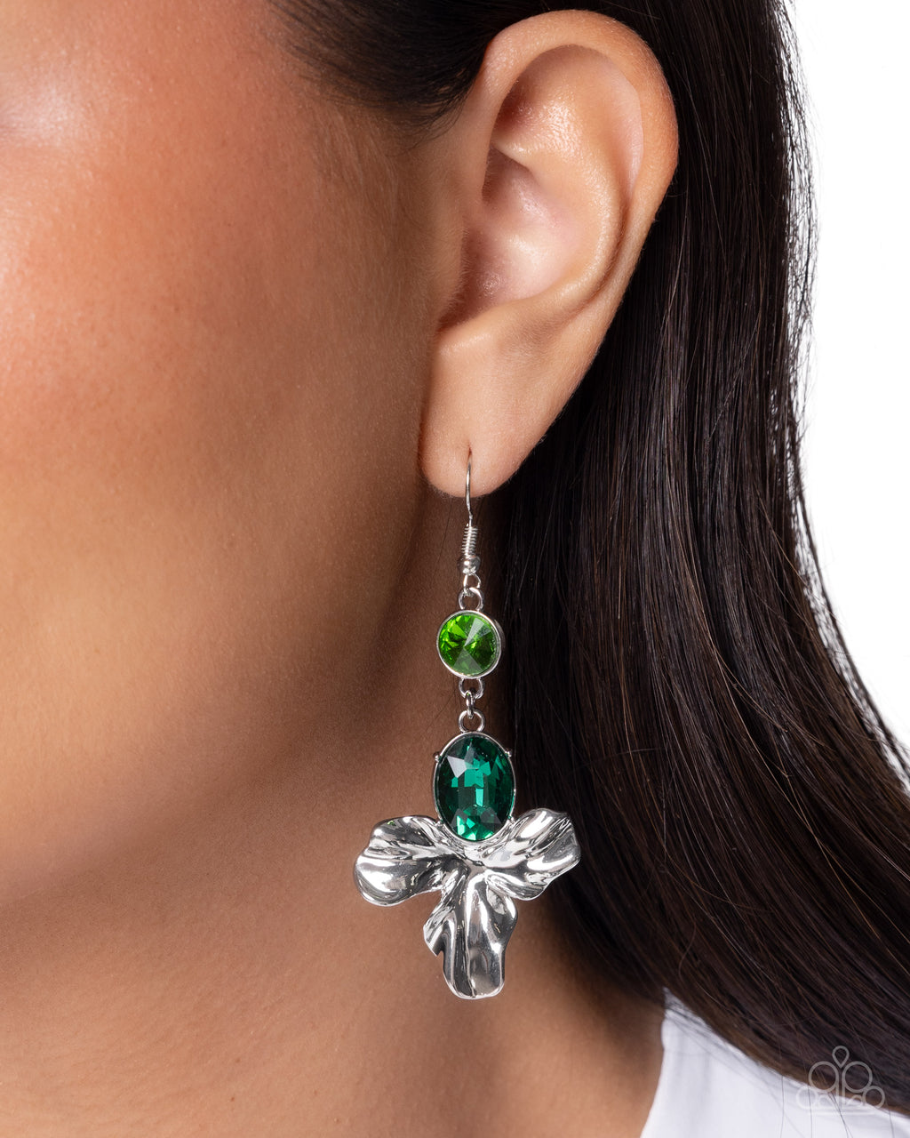 eight-dollar-jewelry-staying-loose-green-earrings-paparazzi-accessories