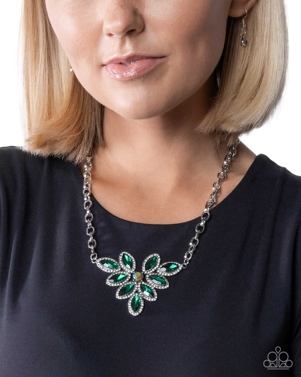 eight-dollar-jewelry-discerning-dazzle-green-necklace-paparazzi-accessories