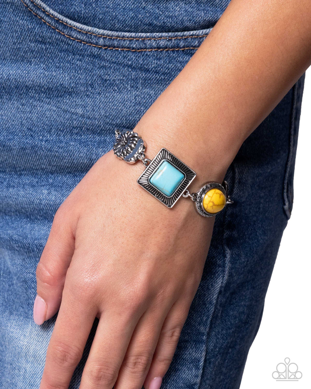 eight-dollar-jewelry-chic-coordination-yellow-bracelet-paparazzi-accessories