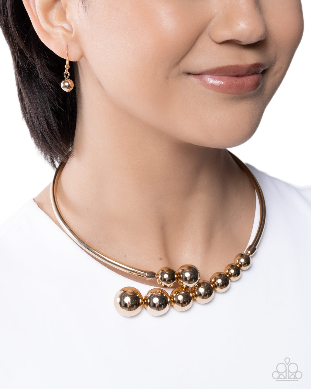 eight-dollar-jewelry-smoldering-showcase-gold-necklace-paparazzi-accessories