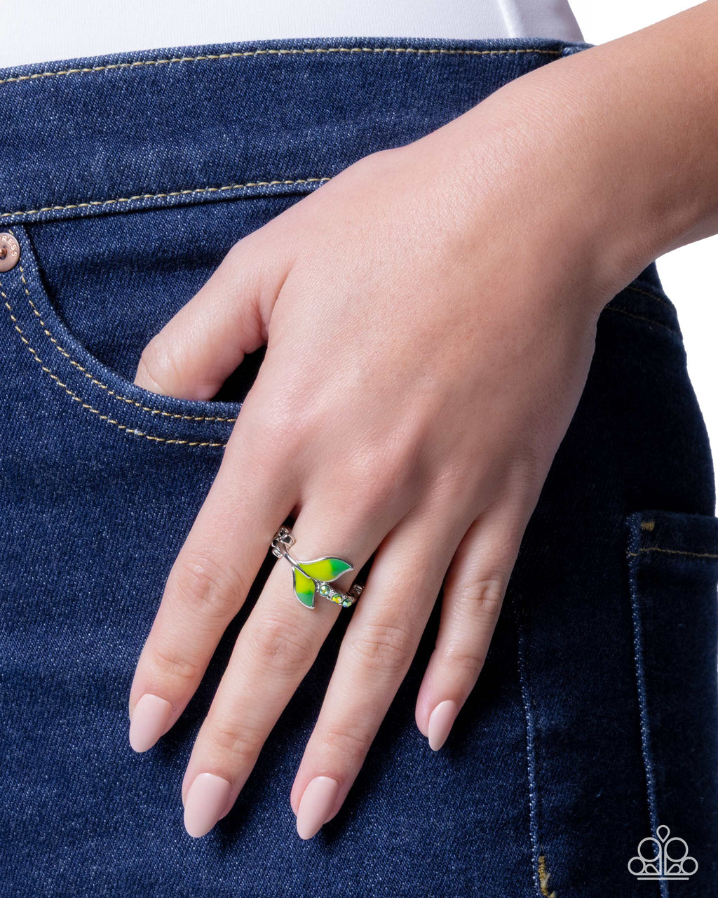 eight-dollar-jewelry-mermaid-moment-green-ring-paparazzi-accessories
