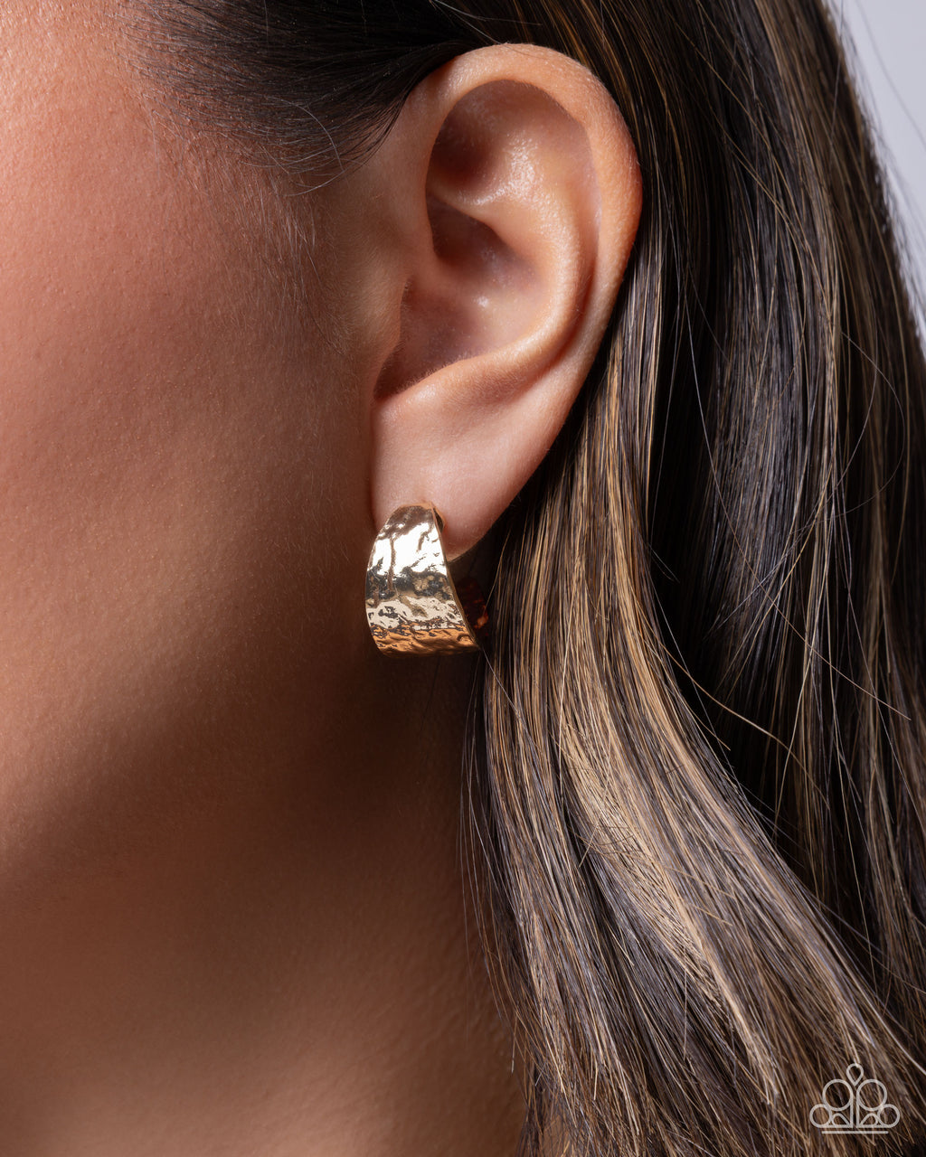 eight-dollar-jewelry-flashy-finish-gold-earrings-paparazzi-accessories