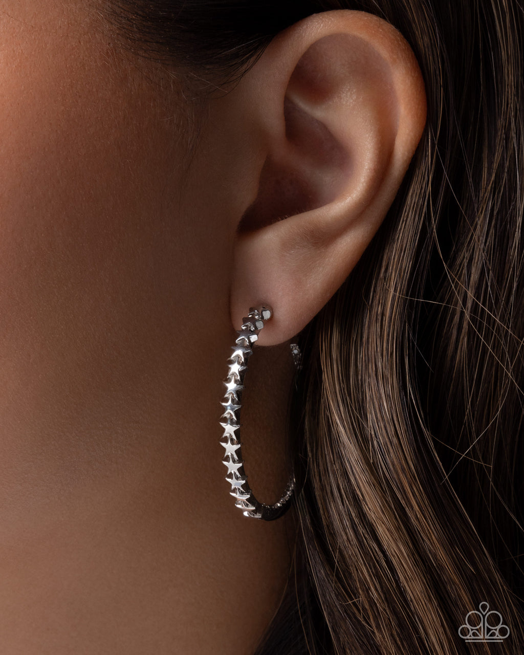 eight-dollar-jewelry-patriotic-passage-silver-earrings-paparazzi-accessories