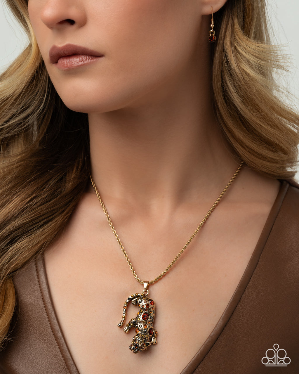 eight-dollar-jewelry-ferocious-feline-gold-necklace-paparazzi-accessories