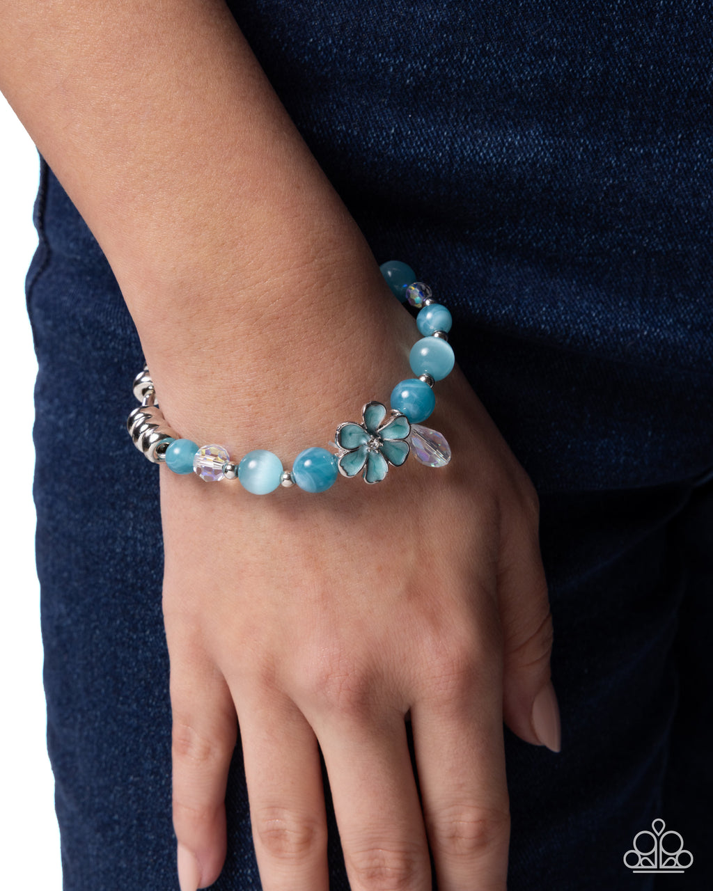 eight-dollar-jewelry-stunning-spring-blue-bracelet-paparazzi-accessories
