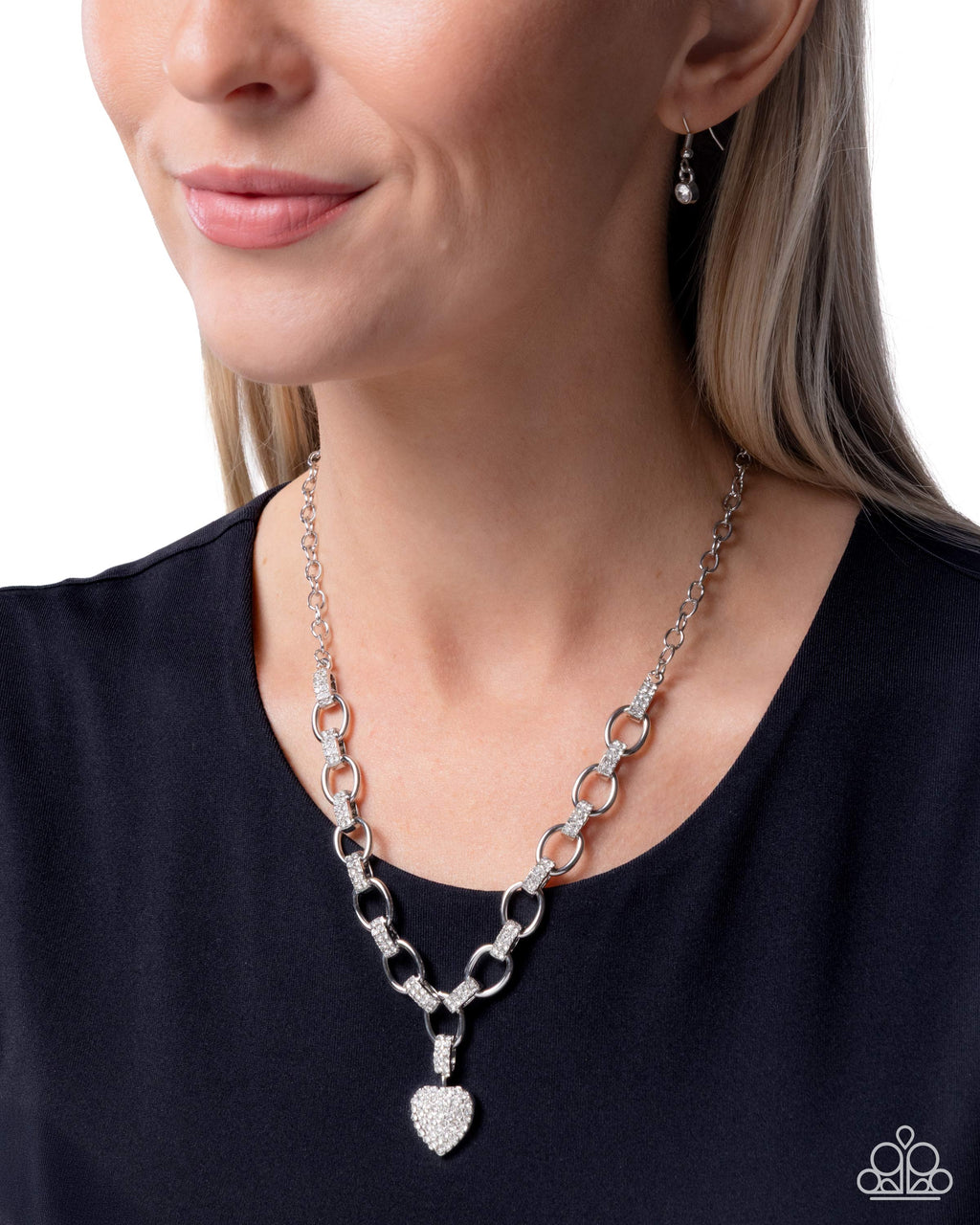 eight-dollar-jewelry-sweetheart-swoon-white-necklace-paparazzi-accessories