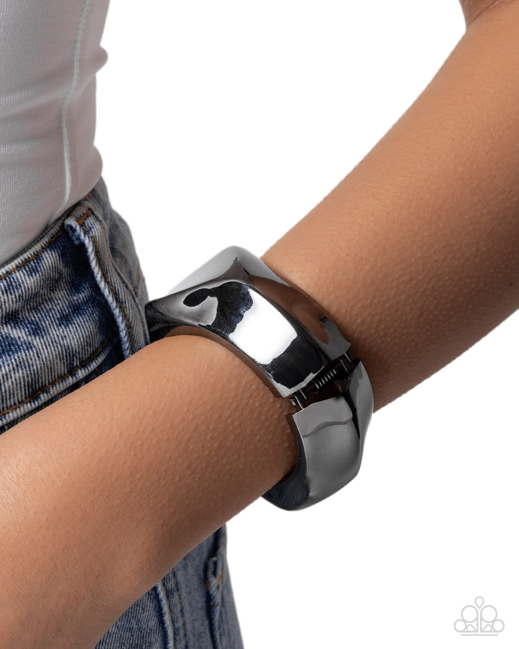 eight-dollar-jewelry-robust-reveal-black-bracelet-paparazzi-accessories