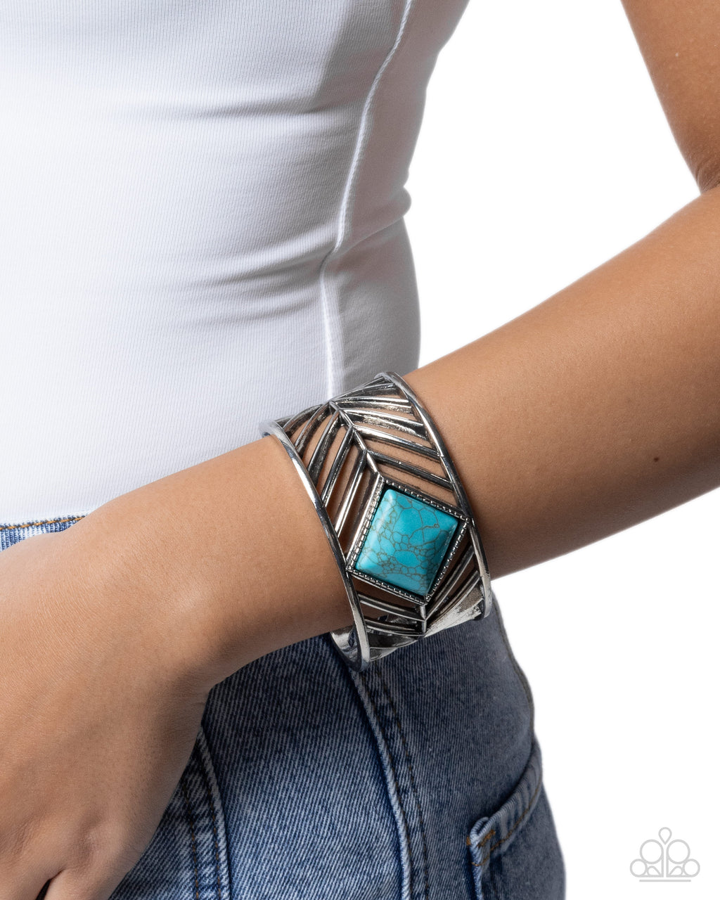 eight-dollar-jewelry-square-spell-blue-bracelet-paparazzi-accessories
