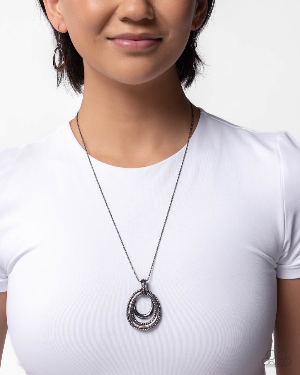 eight-dollar-jewelry-ring-rarity-black-necklace-paparazzi-accessories