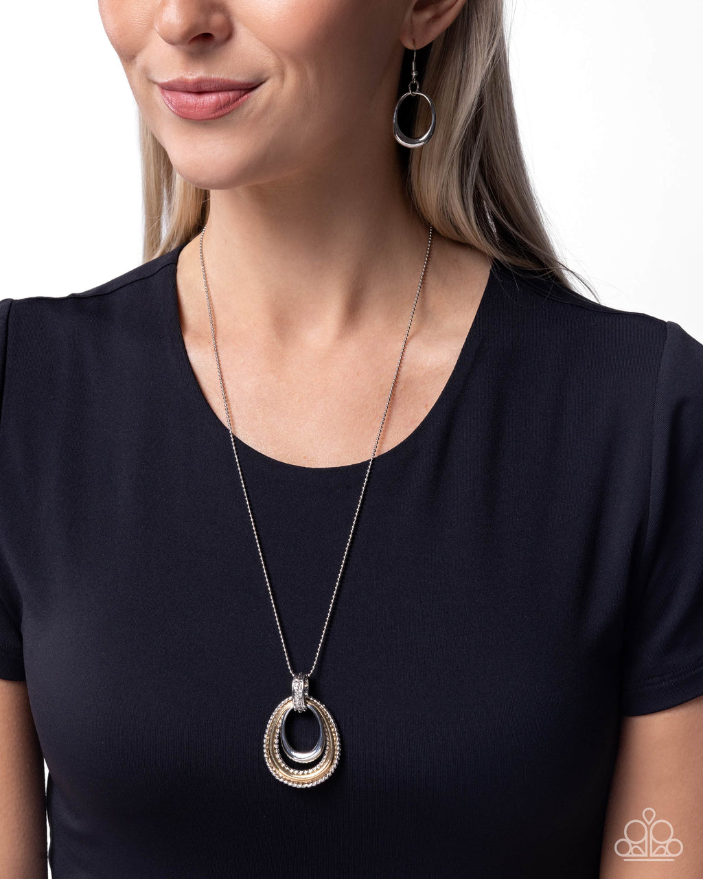 eight-dollar-jewelry-ring-rarity-silver-necklace-paparazzi-accessories