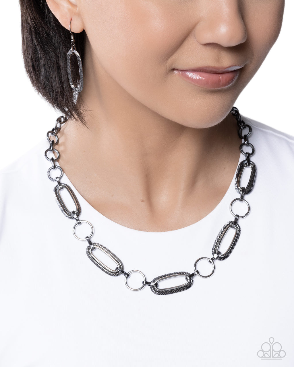 eight-dollar-jewelry-metro-movie-black-necklace-paparazzi-accessories