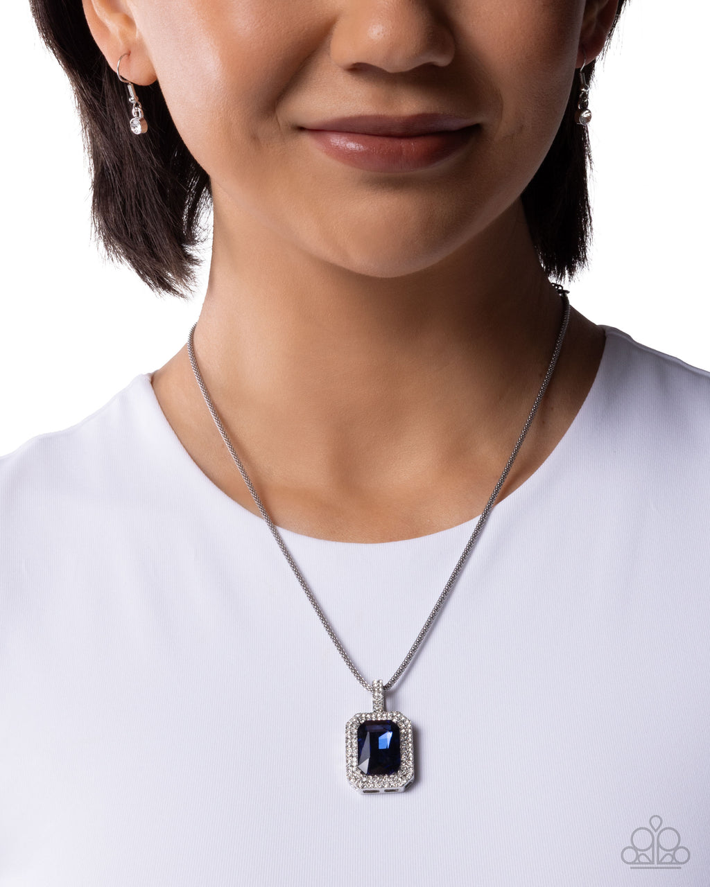 eight-dollar-jewelry-exaggerated-emerald-blue-necklace-paparazzi-accessories