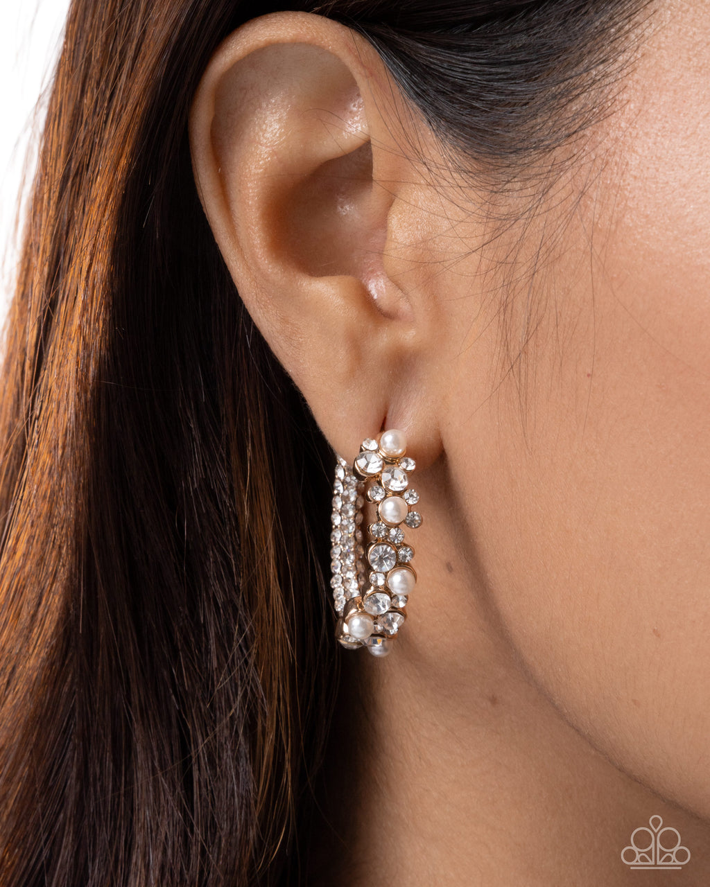 eight-dollar-jewelry-graceful-gaze-gold-earrings-paparazzi-accessories